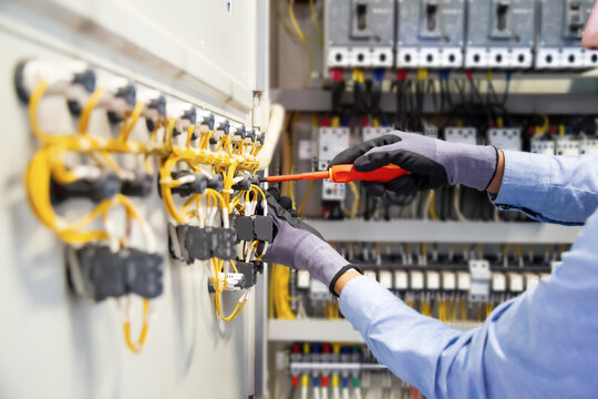 24/7 Professional electrician Dubai—Common Home Electrical Repairs 2 electricain in dubai